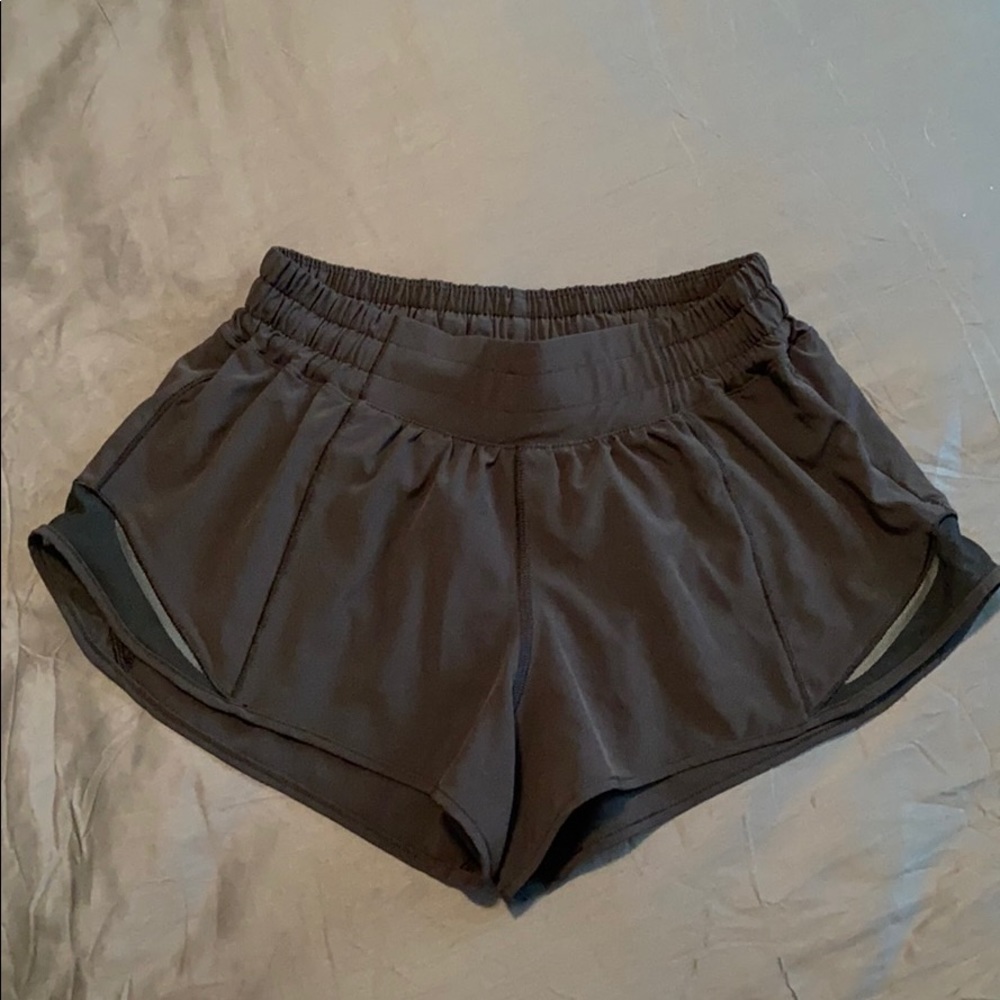 Lululemon Hotty Hot Short II 2.5”